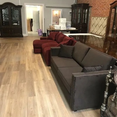 Фото Двухместный диван Cathedral темно-серого цвета