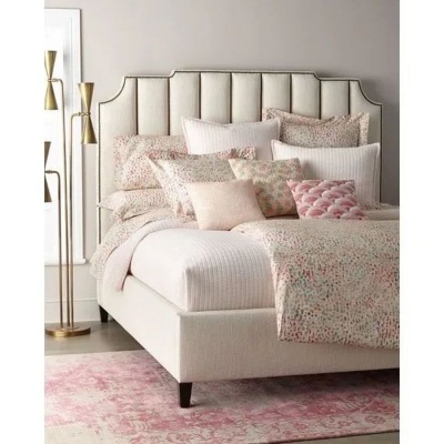 Фото Двуспальная кровать мягкая Bayonne белого цвета